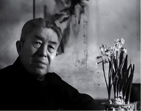 1983年，郑洞国的前妻陈碧莲颤巍巍地托人带话，想和他复婚， 子孙们纷纷点头，都