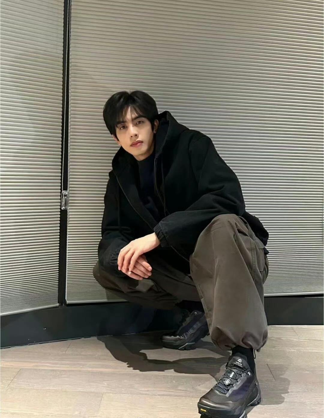 宋威龙穿搭哇好帅果然时尚的完成度靠脸