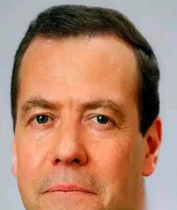 好家伙，桌子直接给掀了。
梅德韦杰夫一嗓子，把全世界都喊愣了：没错，我们在跟美国