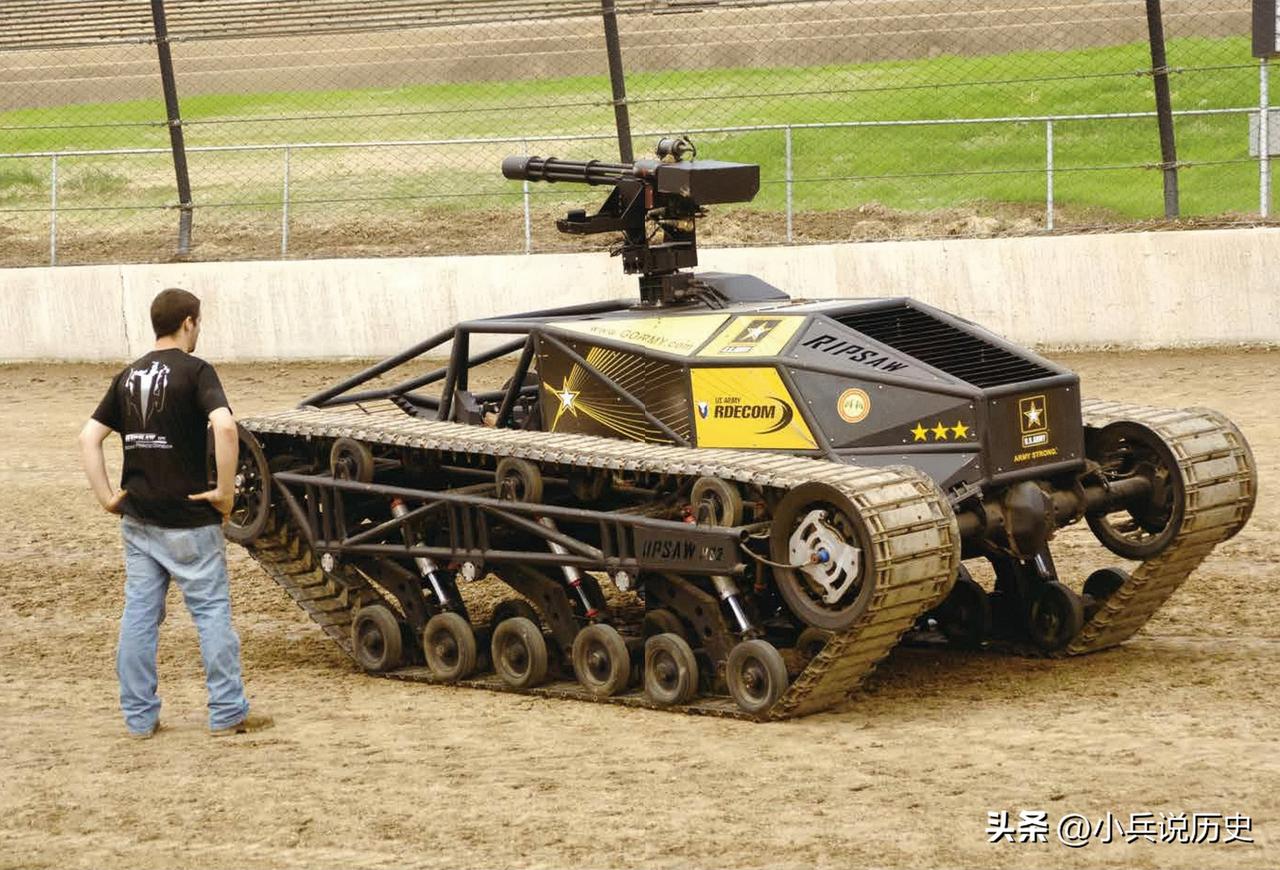 美国“粗齿锯”（Ripsaw）MS2无人战车