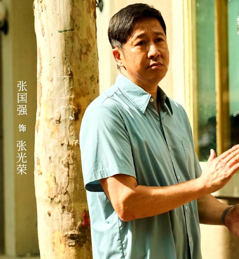这个男人真是憋屈到家了。
明明是转业军人，还是厂里管生产的副主任，做人做事一点不