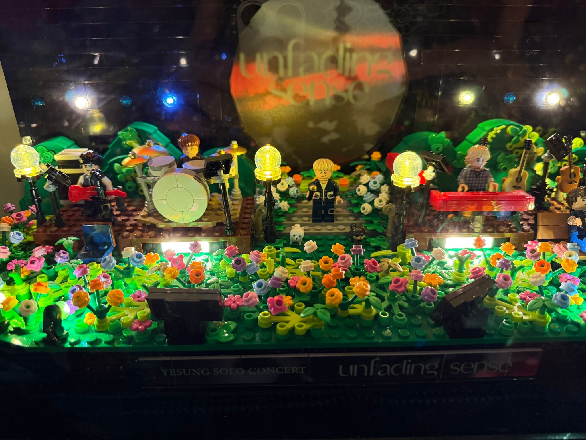 “CB百蓝_。251112 TW更新：小不点点的一天 😘 