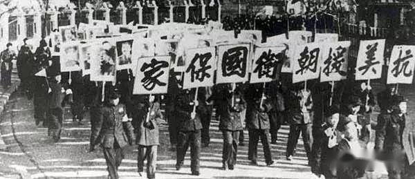 同时打赢两场战争
新中国成立后，国民党残余部队和地方武装势力在西南地区盘踞，形成