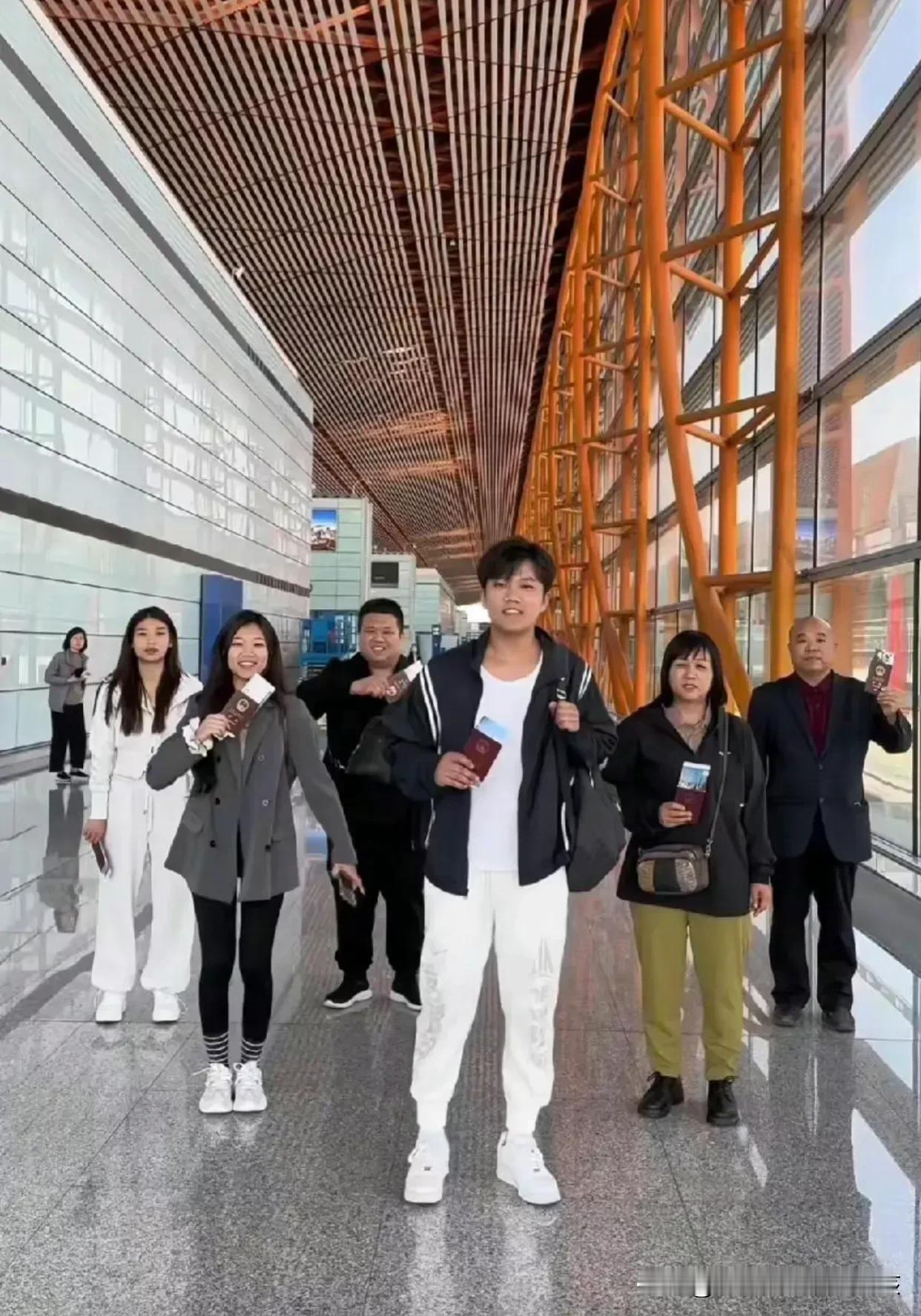 解清帅一家，苦尽甘来，其乐融融，幸福爆棚。
很多人都有嫉妒之心。觉得儿子找到了，