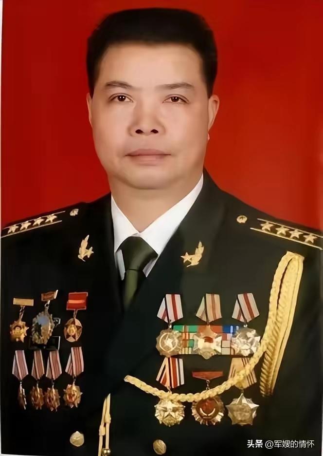 隆志勇，曾任广西贵港军分区司令员，拥有大校军衔。在长达八年的侦察生涯里，他带领队