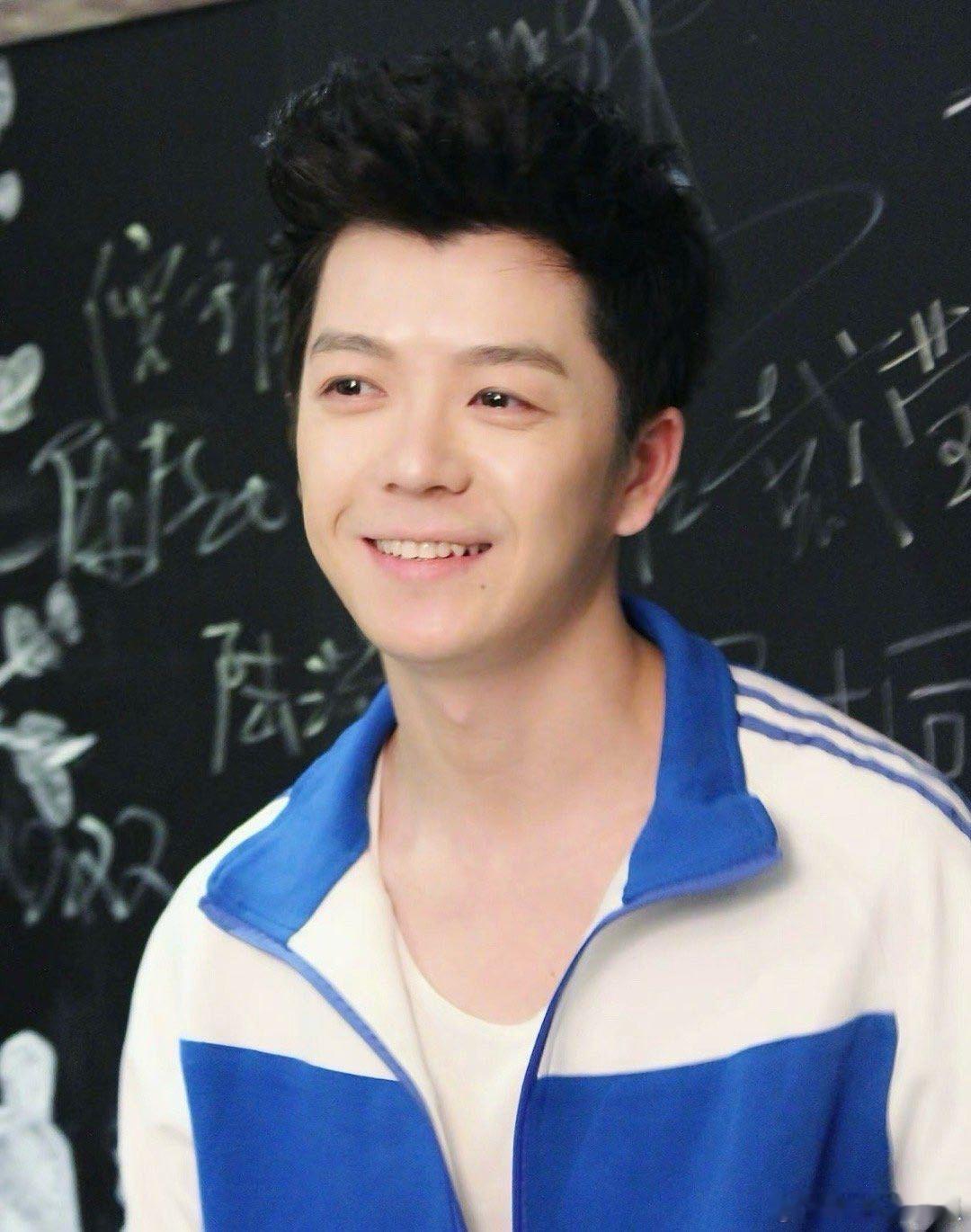 王栎鑫又唱了最好的我们王栎鑫其实你也忘不了路星河吧王栎鑫一开口，俺的记忆直接被拉