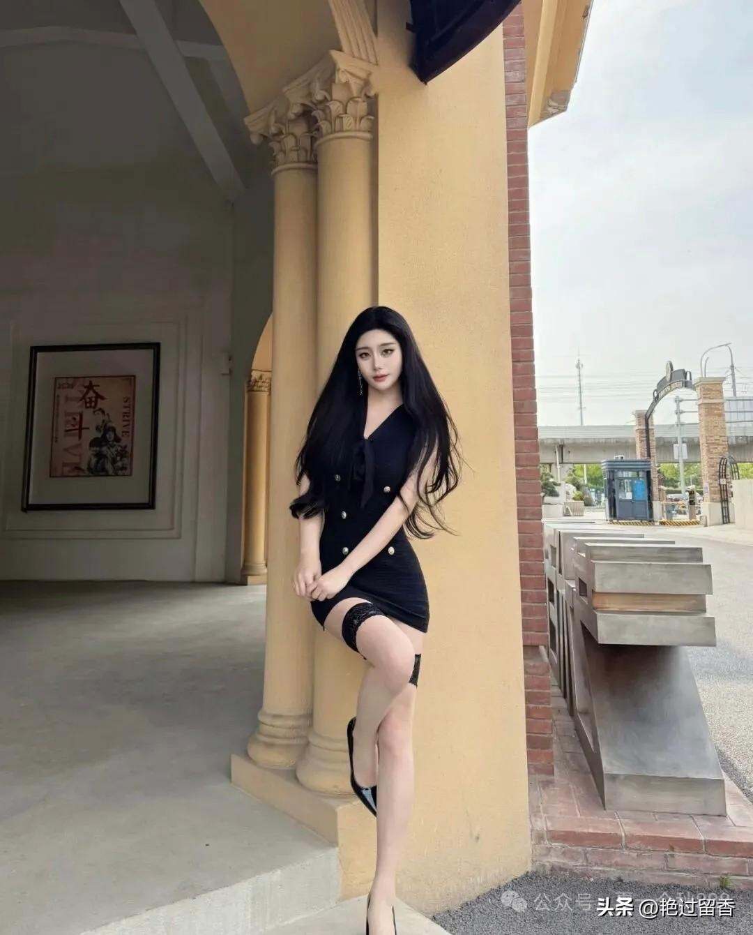 优雅黑裙，气质女神，都市时尚风！