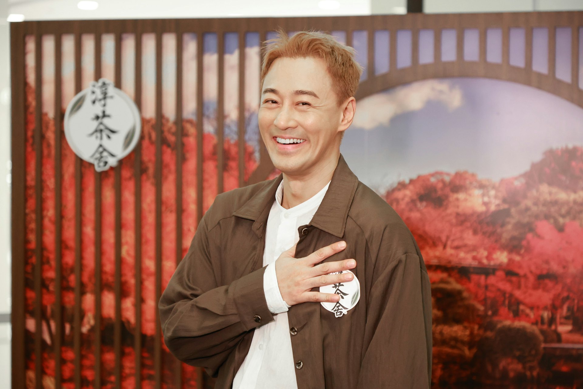 林峯今天现身尖沙咀出席品牌活动，接受采访时不忘感谢古天乐的出手相助：“记得当年离