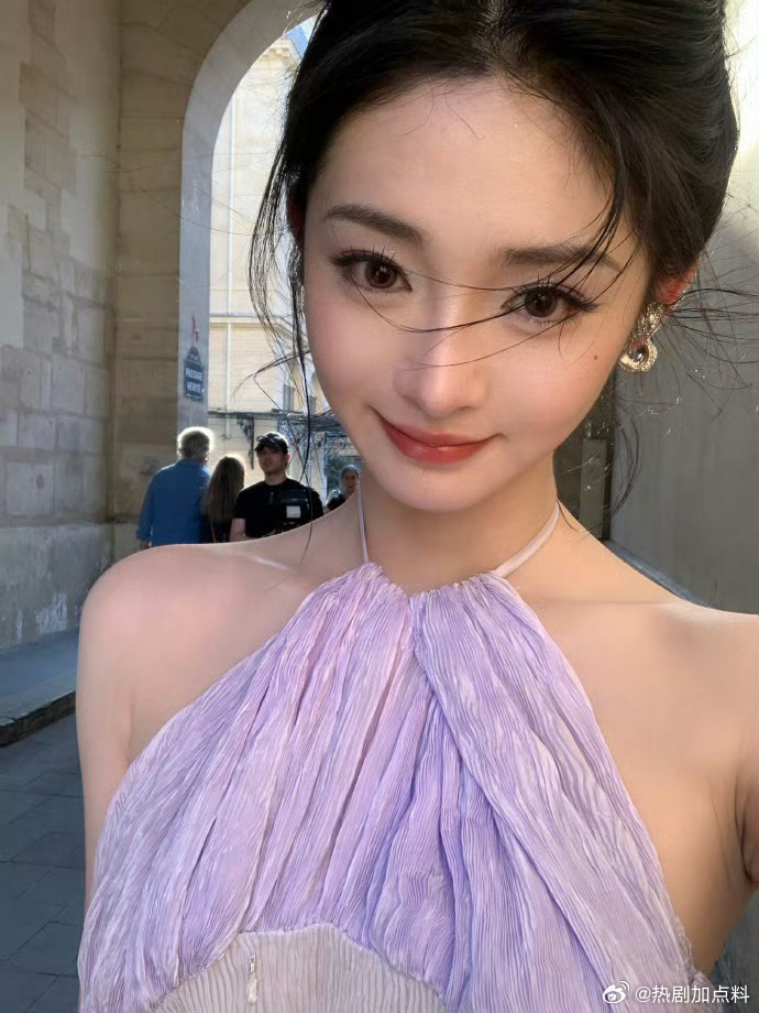 周洁琼试图教会我刷睫毛周洁琼直播教大家刷睫毛姐姐怼脸教刷睫毛是什么神仙待遇，我看