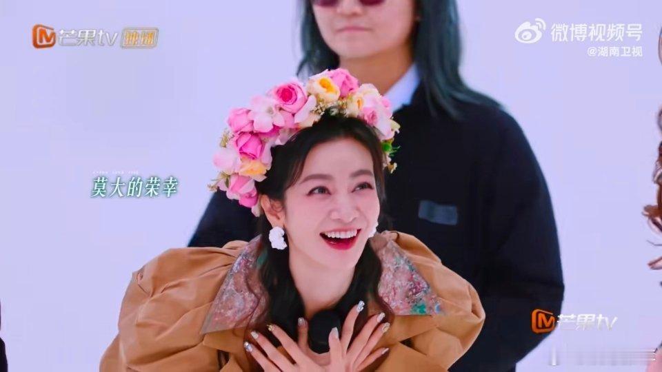 李晟乘风三公赛前秀赢了 乘风2025李晟三公赛前秀赢麻了，莎拉·布莱曼送花也太牛