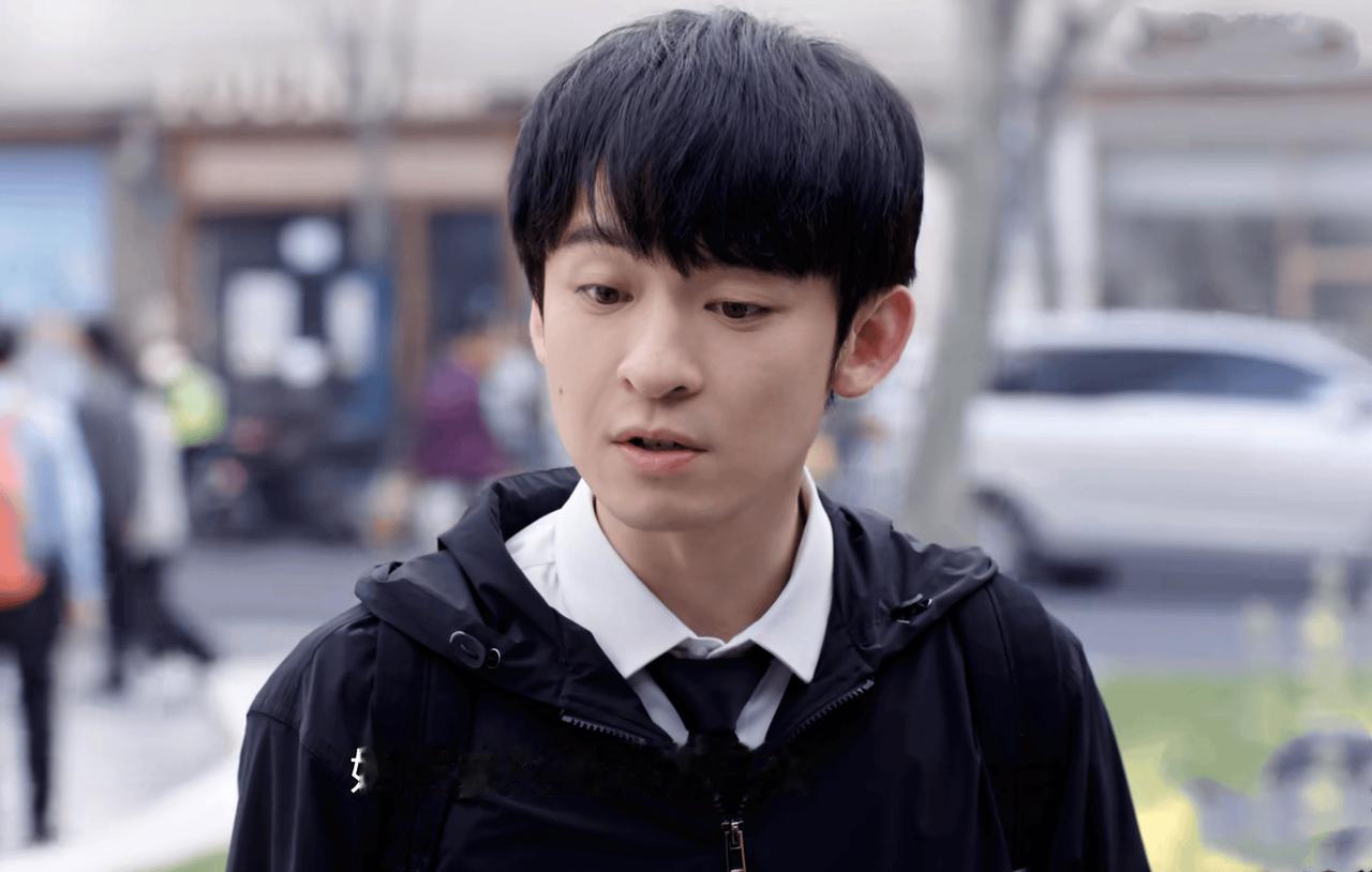我爸是副局长，一辈子在体制内，体面了一辈子。
我老公家是普通打工家庭，父母都是工