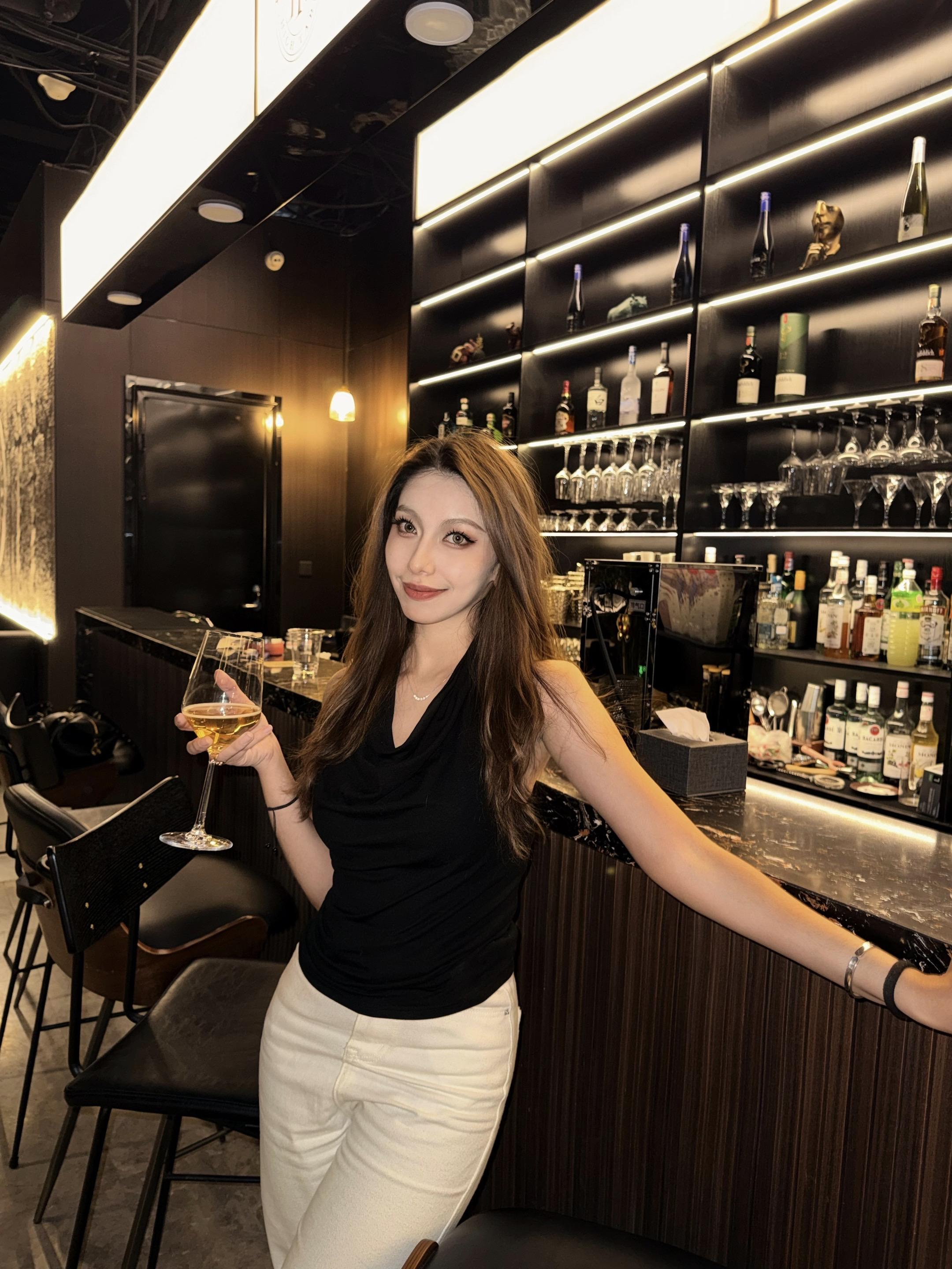乌鲁木齐‼️和闺闺约会的宝藏店😍。URC的uu们～高桌想必大家都去过...