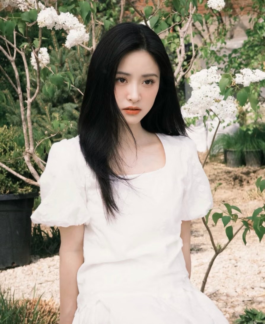 沈月说自己在演员里也是比较普通沈月说自己在演员里也是比较普通的，还觉得自己并不漂