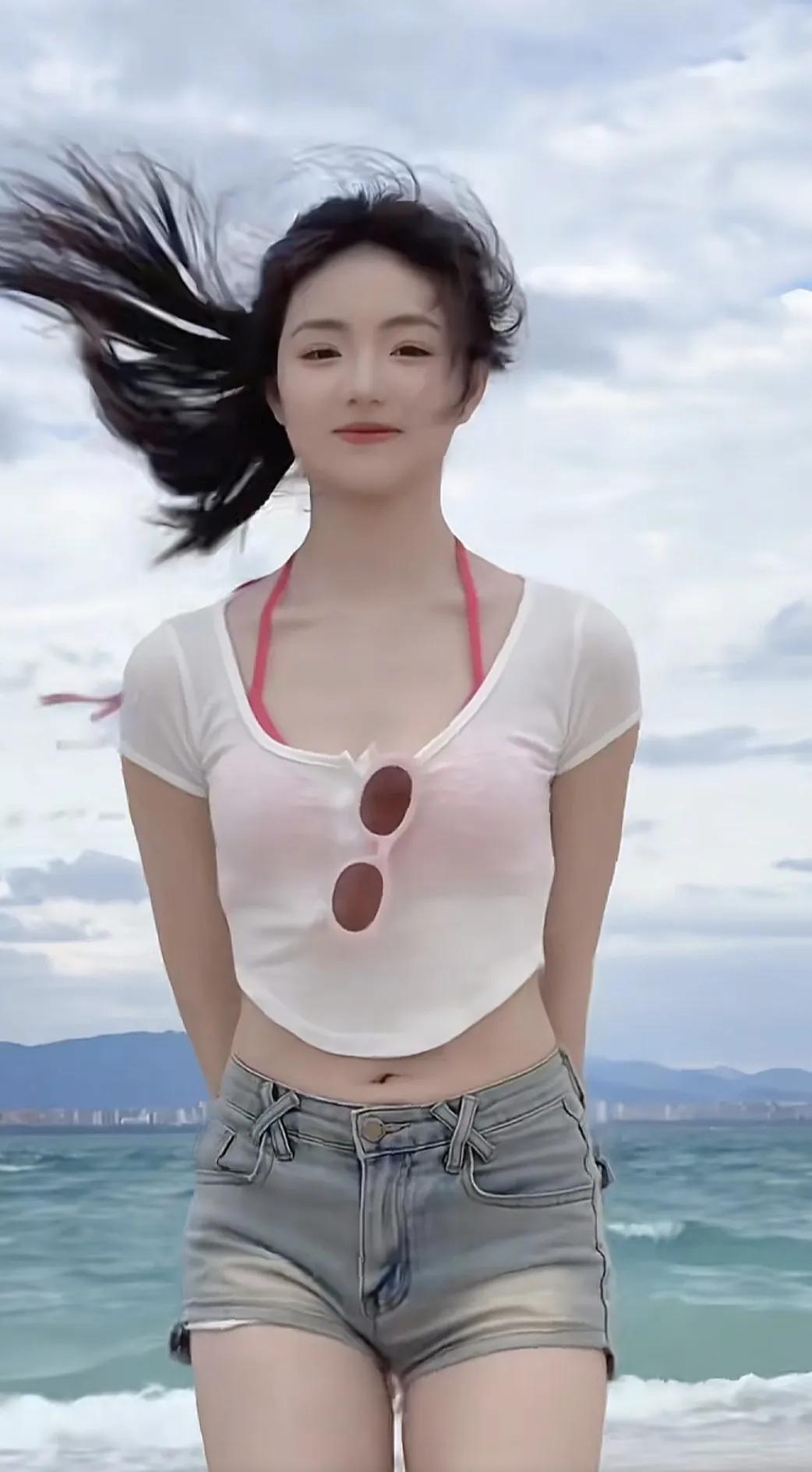 美女和海边才是绝配＃王德芙＃[比心][比心][比心]