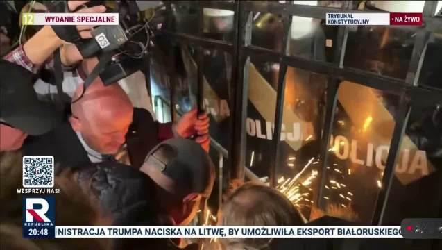 #波兰政变#波兰华沙爆发宪法法院控制权对峙！#海外新鲜事#