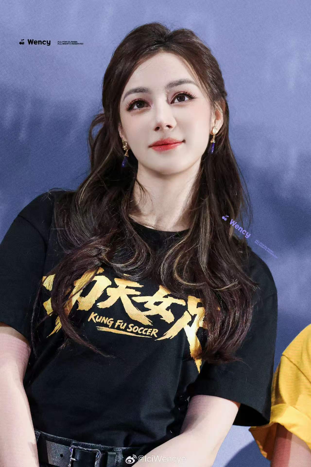 周星驰夸了迪丽热巴两分钟热巴演技全网好评，星爷作为伯乐，也非常开心，自家孩子当然