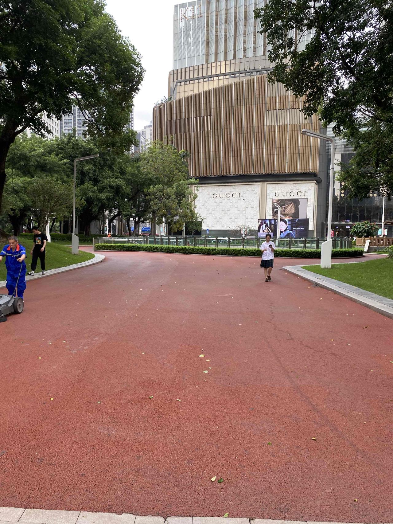 真正幸福的婚姻是很少的，所以现在的离婚率那么高。婚姻的本质并不是为了幸福，而是为