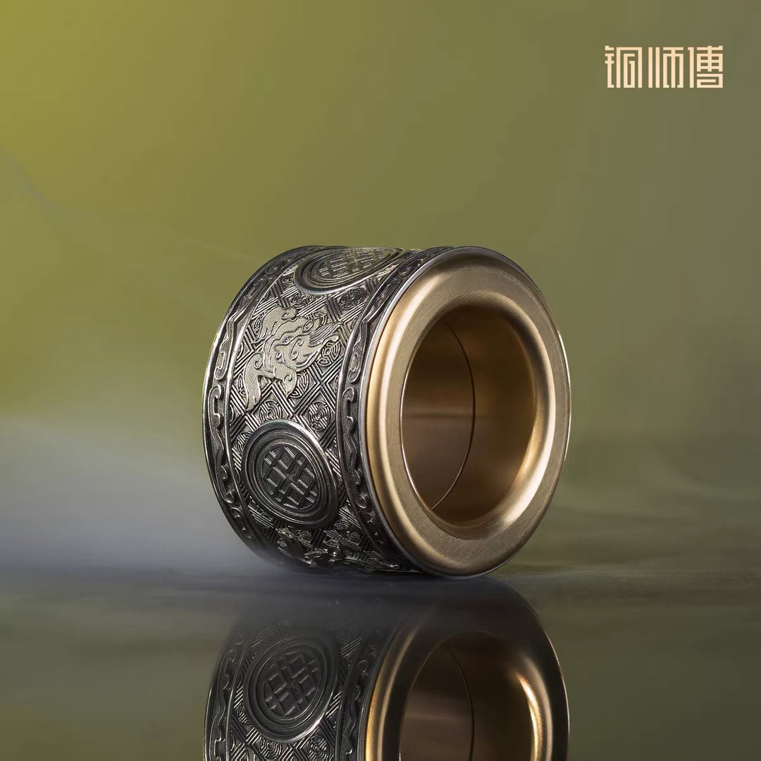 铜师傅和凡人联名第二弹[捂嘴哭]好喜欢这个1:1的青竹蜂云剑，3999元[舔屏]