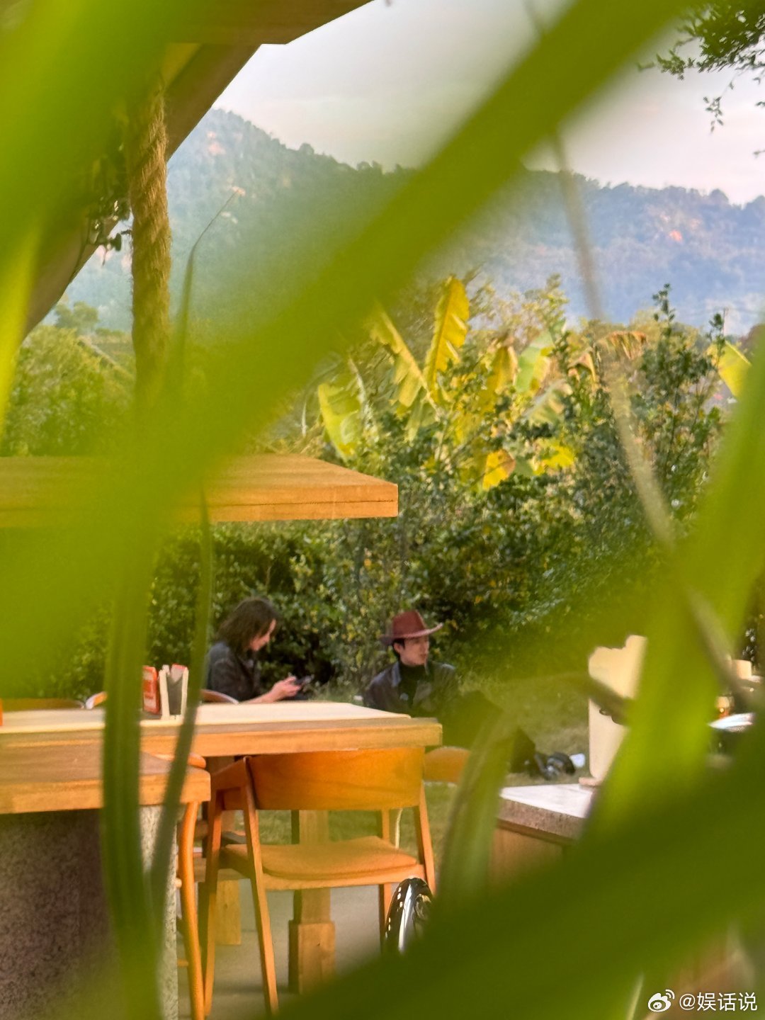 王星越高叶嫂嫂开门我是我哥 王星越你小子好会！戴牛仔帽和高叶同框，姐狗味儿溢出屏