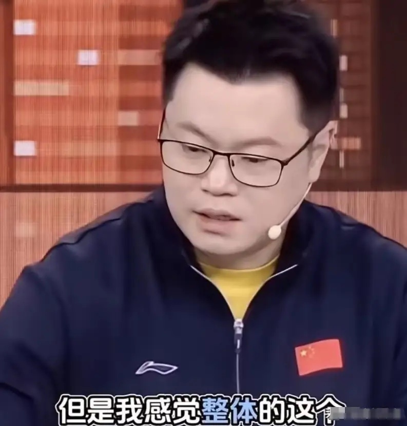 孙颖莎为何不是女队队长？侯英超这番话说的很明白了！他说：女队队长这个位置，不是没