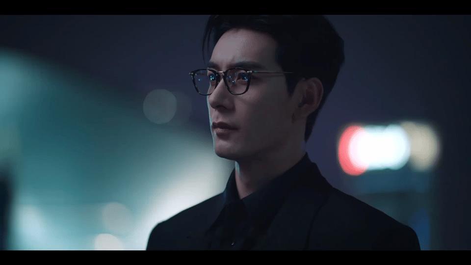 轧戏粉丝不语只是一味笑纳纯粹的心动，层层递进的甜蜜关系，不带一丝虐感的剧情展开。