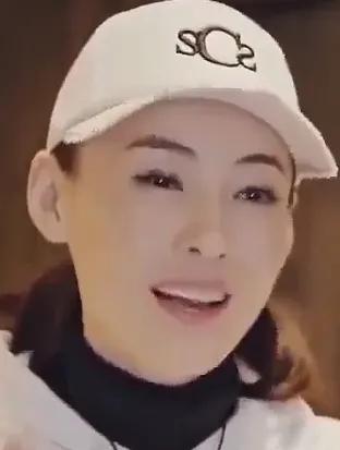单亲妈妈张柏芝：用汗水浇灌出的坚韧与荣光
 
儿子一句“会更像妈妈一点”，轻描淡