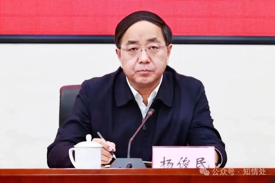 太原，原万柏林区的杨俊民被公诉

原来，他在杏花岭区当副职时就开始替人办事，
