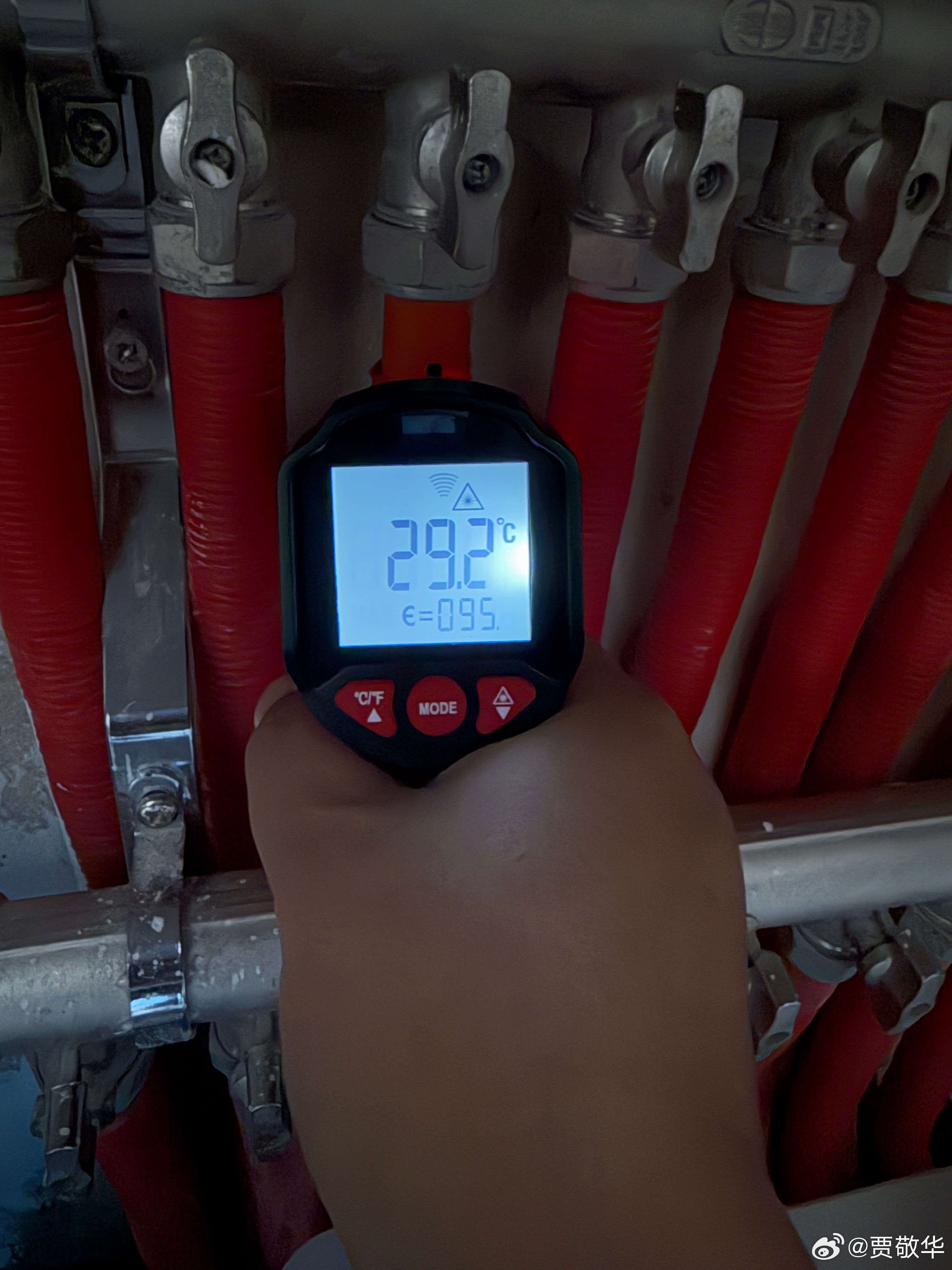 下午跟住建的朋友打电话，大济宁今年不提前供暖了，四合热力和聚源热力已经开启冷循环