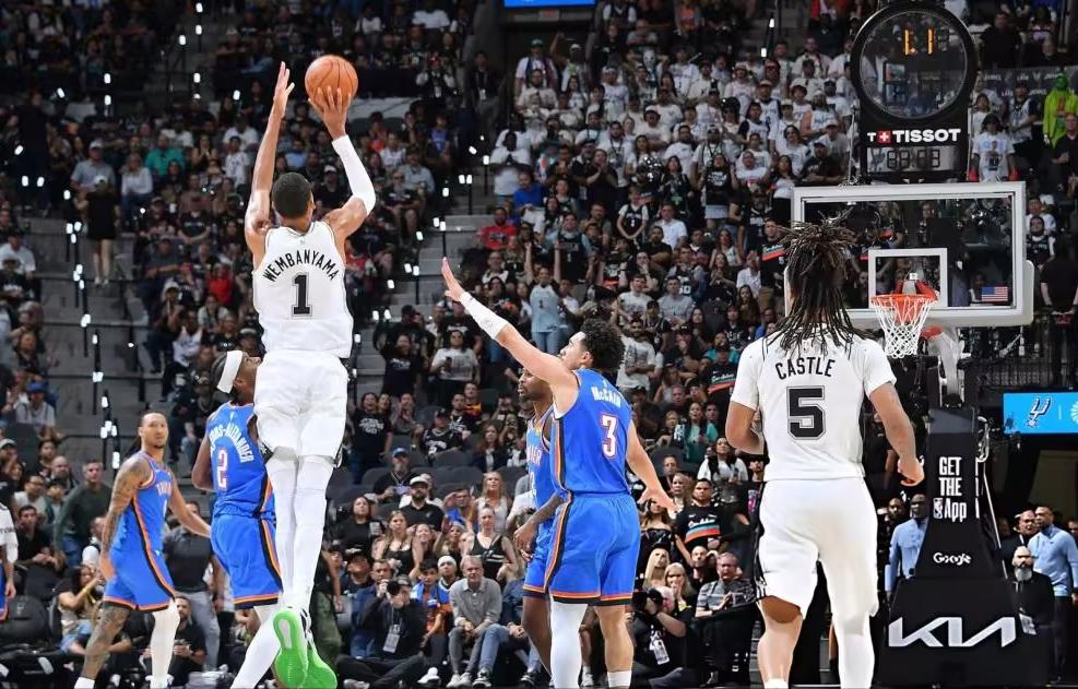 文班亚马的超级合同之路：22岁天才如何改写NBA薪资历史

年仅22岁的文班亚马