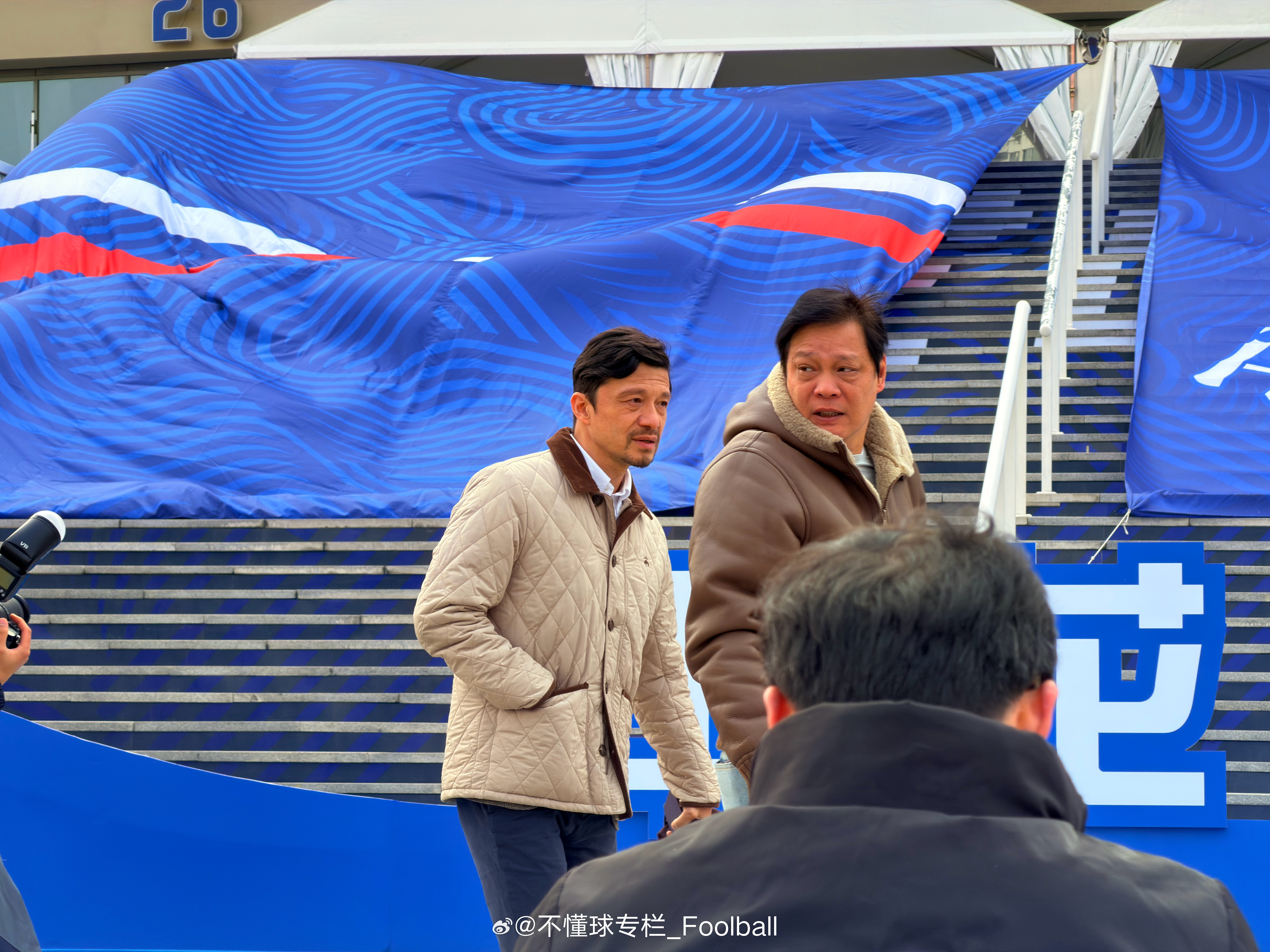 抬头是“传奇功勋”范志毅和“功勋射手”谢晖 上海申花 上海·上海体育场