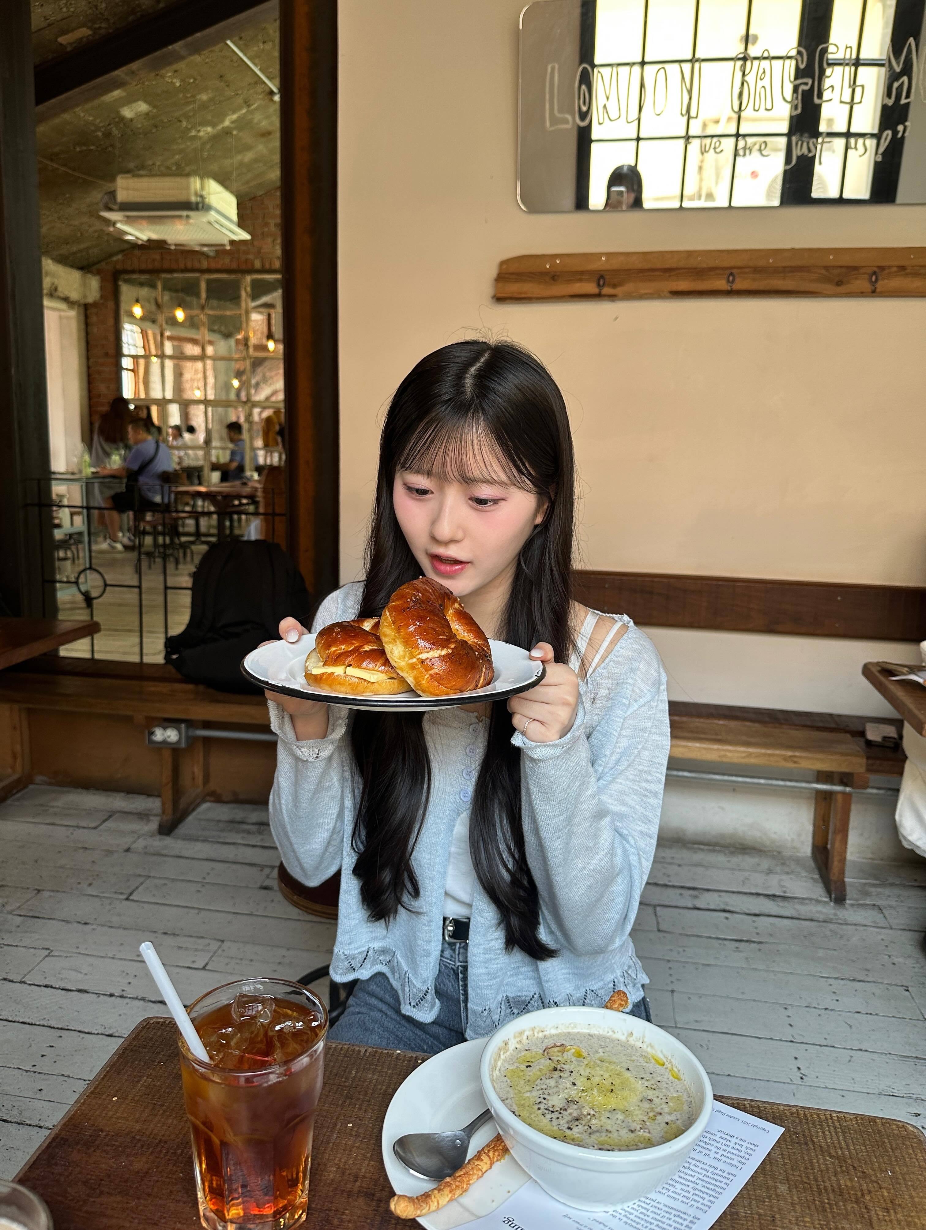 【图片】AKB48八木爱月秋山由奈