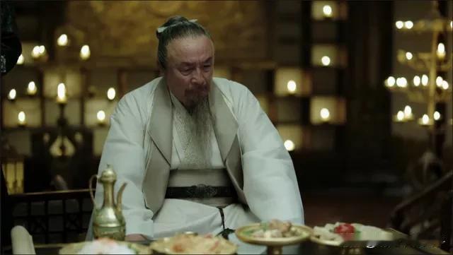 现如今老是有人认为当年的封建社会之所以落后，就是因为儒家将人驯化成奴才。

你要