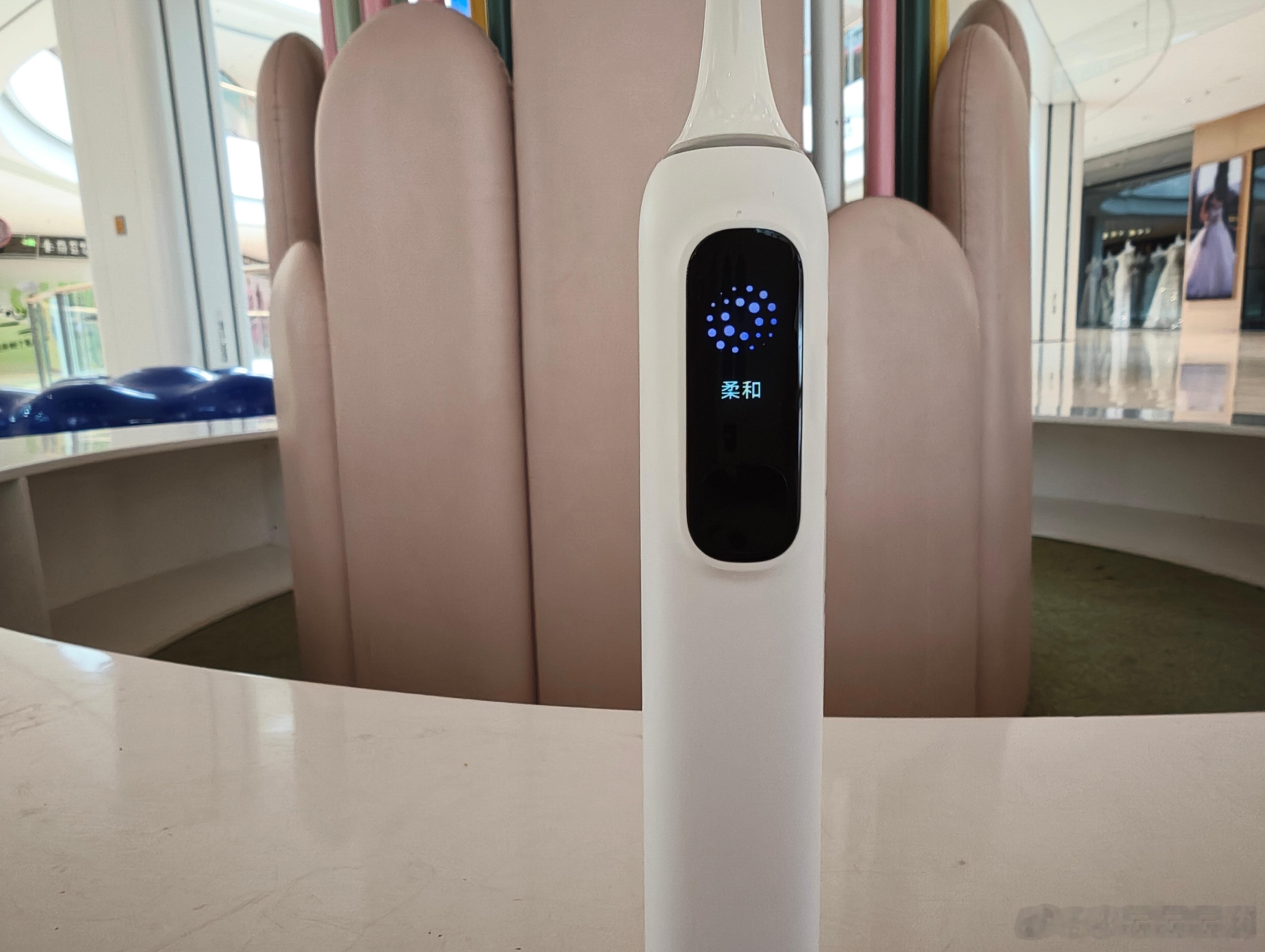 收到了小米的端午节礼物，米家声波振动牙刷，好好刷牙才能健健康康。 