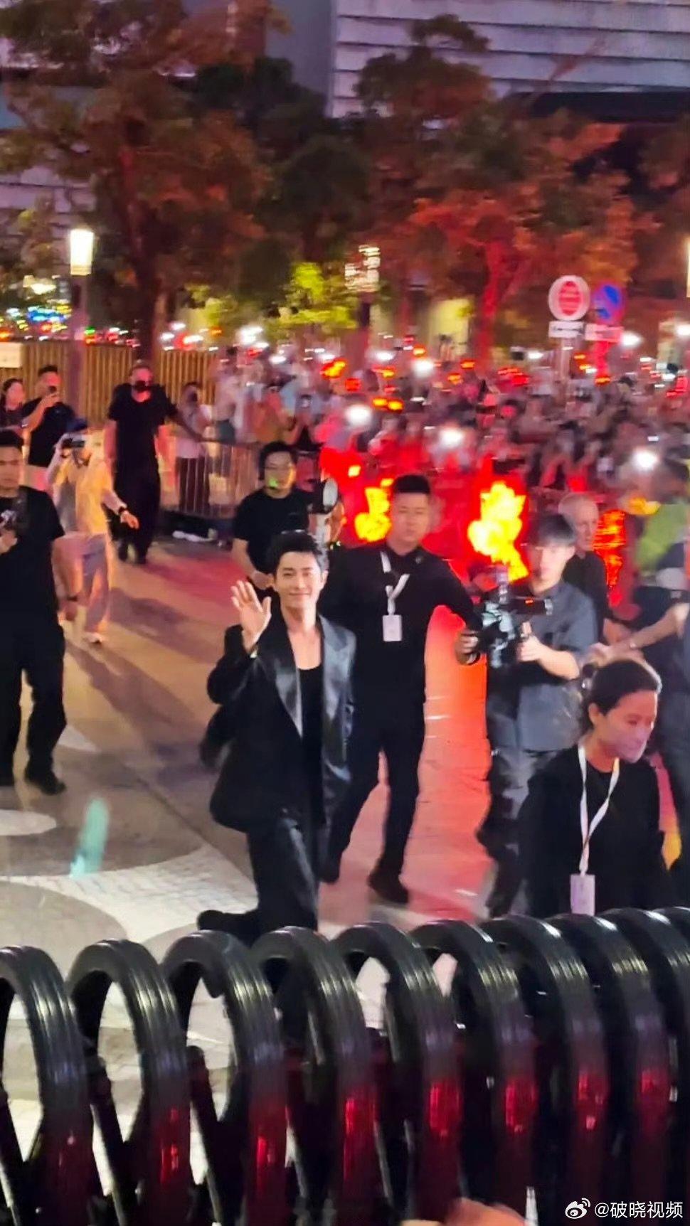 所有霸总文学都参照这个来好吗肖战给霸总文学提供新素材了以往只在小说读到的画面，在