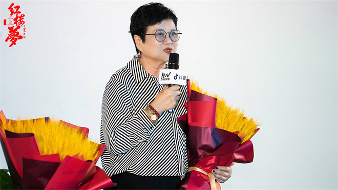 近日，由胡玫执导的电影《#红楼梦之金玉良缘#》在海口经济学院南海艺术与科技学院举