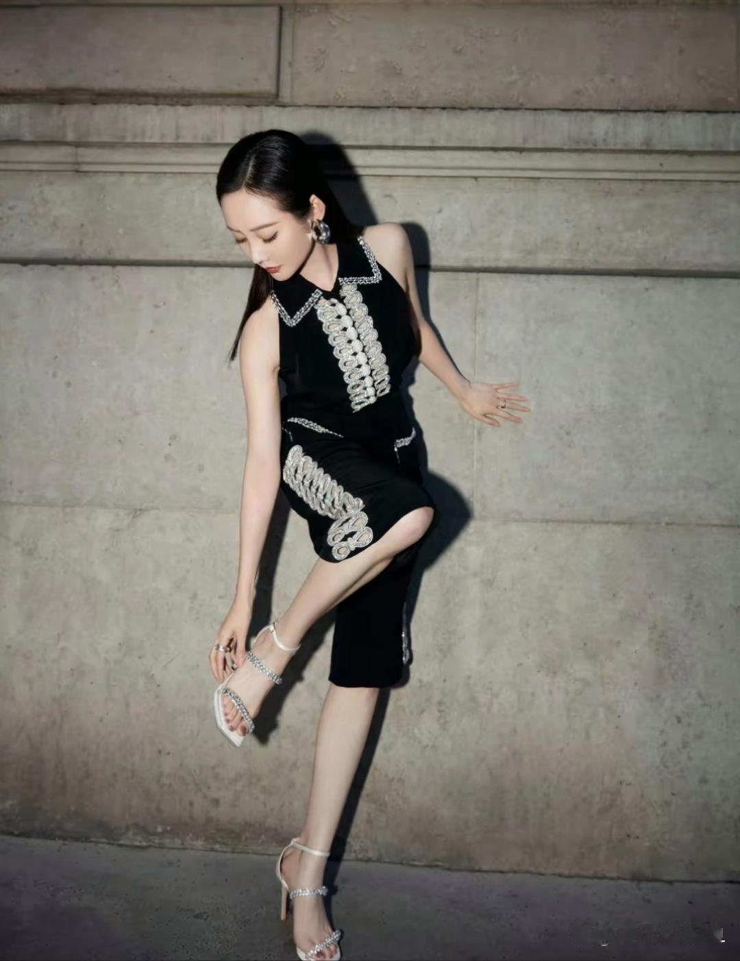 李纯的脚可真漂亮。 