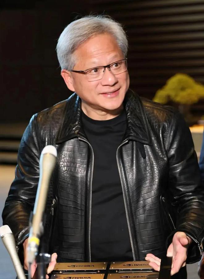 黄仁勋的皮衣，一般人穿不起。美国英伟达创始人黄仁勋常穿的高端款黑色皮衣为奢侈品牌