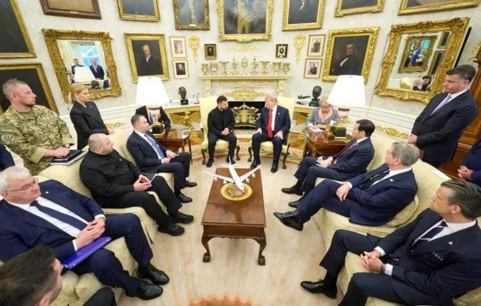 空袭数据令人揪心！泽连斯基隔空求弹药，美国不会甘愿买单。俄乌相互袭击城市基础设施