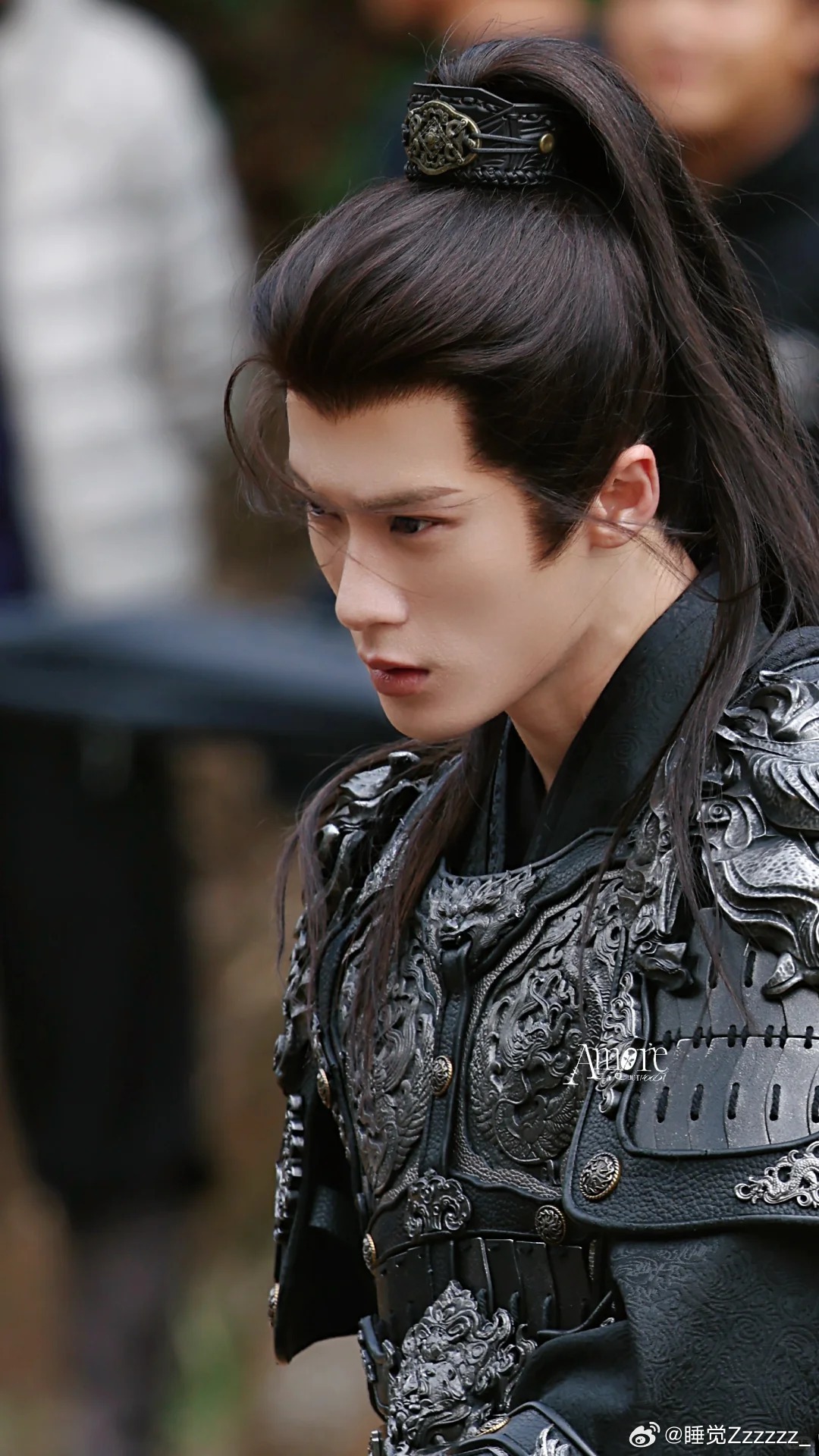 檀健次骑马打戏檀健次单手骑马檀健次单手骑马打戏超稳，核心力量绝了，打戏质感直接拉