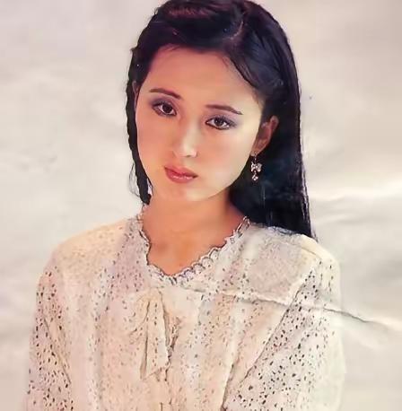 [微风]陈晓旭未出生时，她妈妈做过一个梦，在梦里有个老头告诉她，她肚子里怀着的是