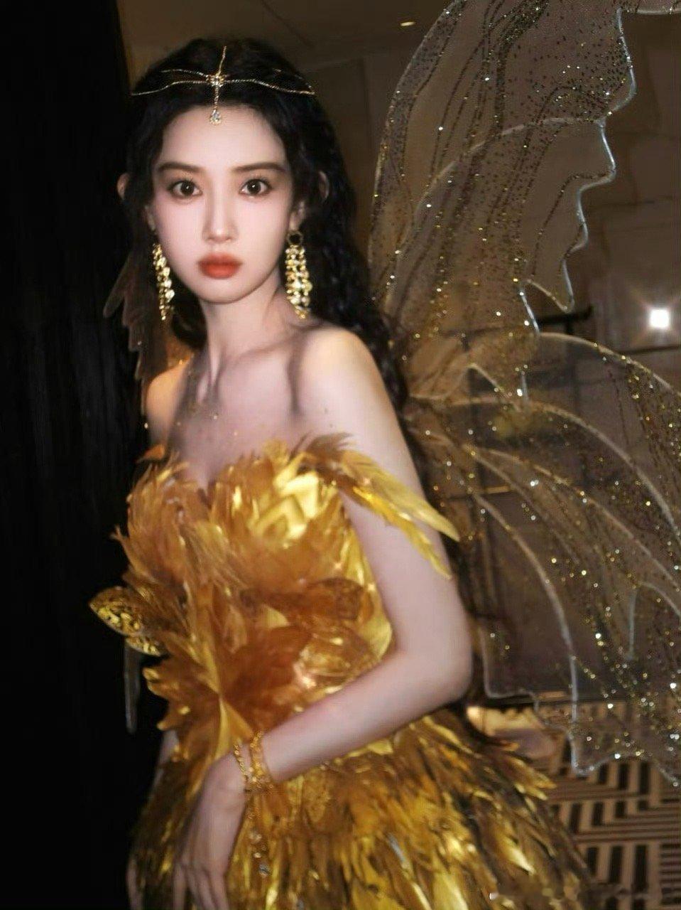 啊啊啊我滴天哪！这是哪里的照片 是参加活动吗！怎么我现在才看到 真的被美哭了啊！