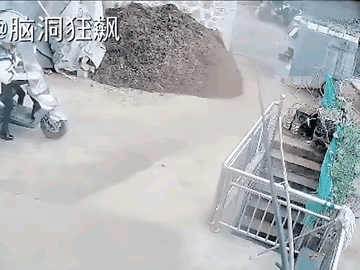 看着电动车一个个撞的人仰马翻，这就是为什么我从来不骑电动车的原因，实在是太可怕了