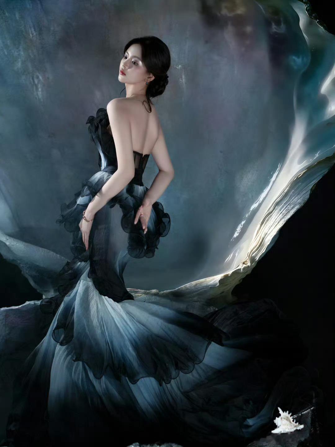 杨超越上影节造型，上身Marchesa 2024春夏系列礼服佩戴Pomellat