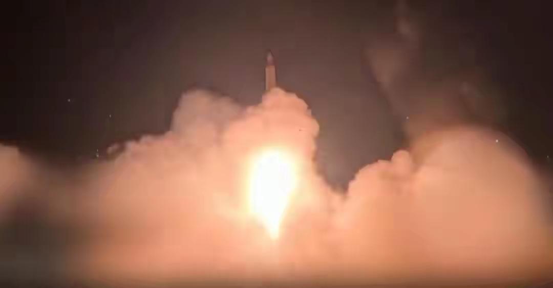 美军战机被击中，伊朗主力仍未动！美以伊冲突第25天最新消息