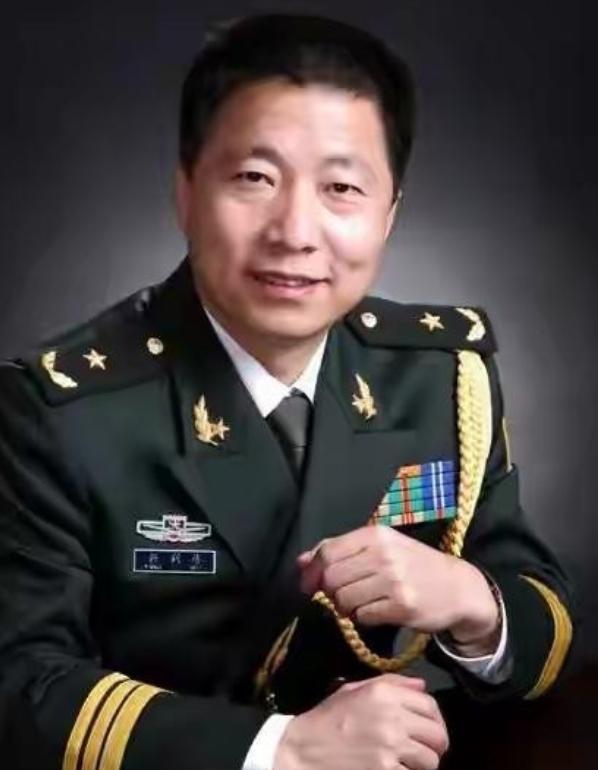 杨利伟退休待遇揭秘：没有巨额奖金，只有"终身金钟罩"。2003年10月15日，杨