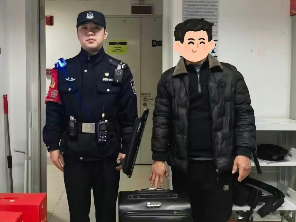 行李箱因外形撞衫而被人误拿1月4日，在合肥地铁一号线，一名乘客的行李箱因外形“撞