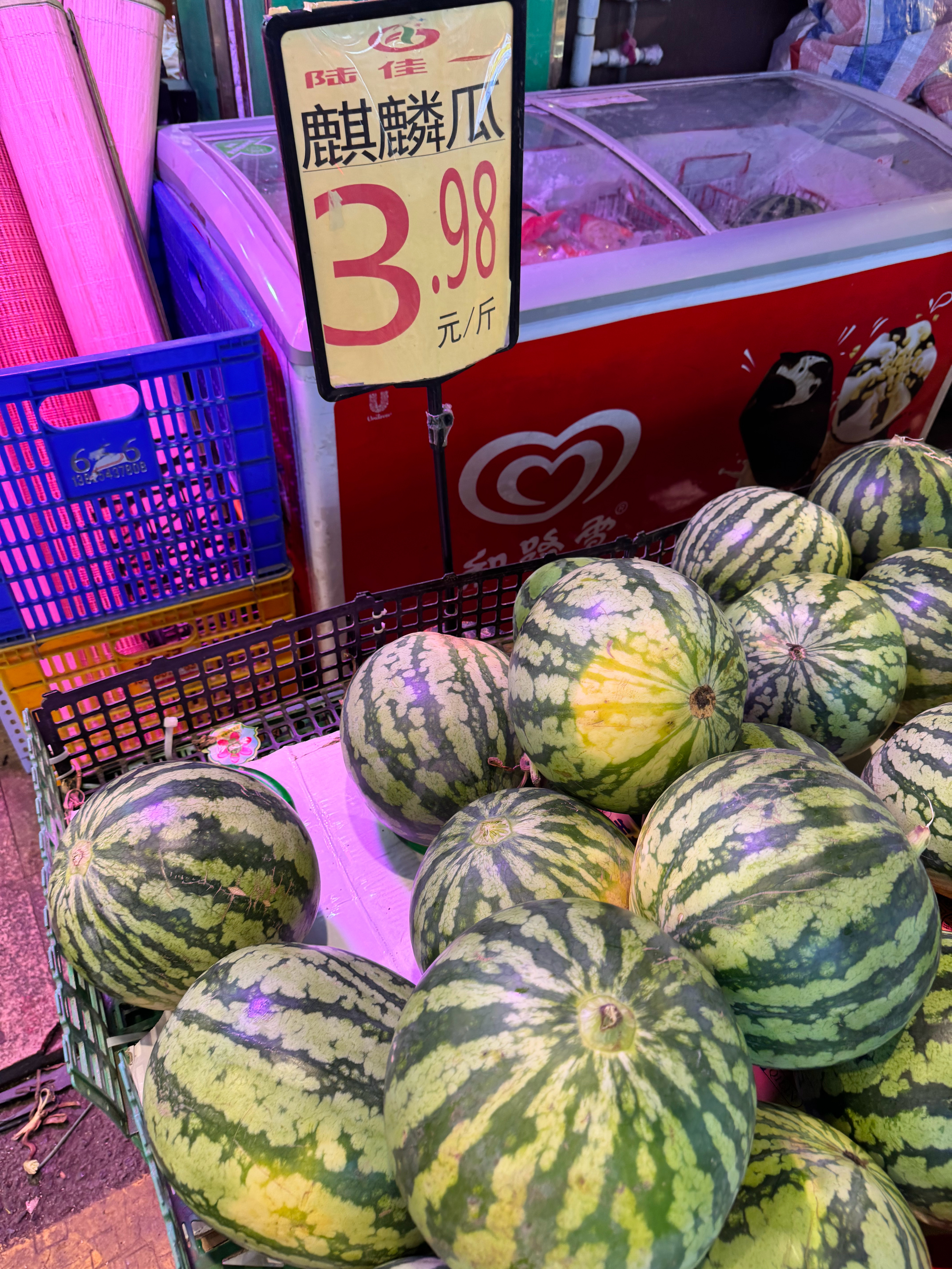 夏天快要过完了，深圳西瓜还是3.98元1斤 ​​​