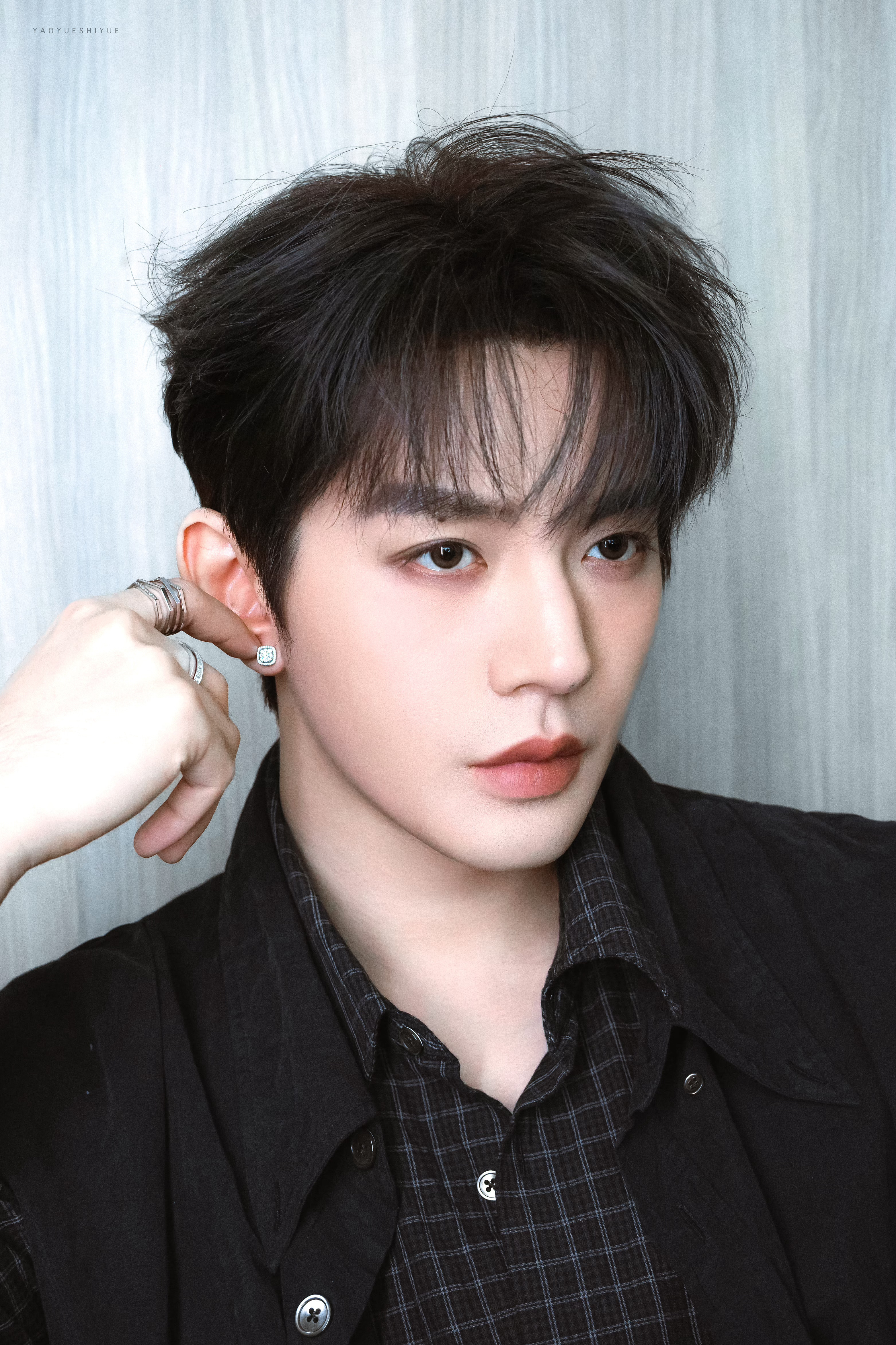 天然钻石 生而不凡 注定瞩目·邓为上海钻石交易所天然钻石代言人  你的每一次举止