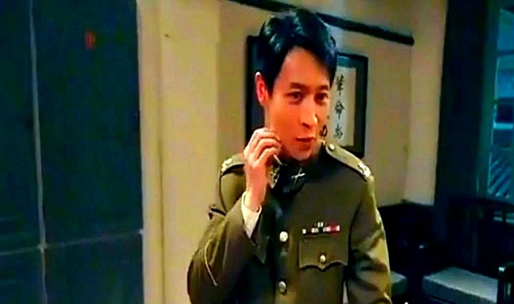 讲个真事儿，有点扎心。

魏晨为了贴合角色，硬是把自己饿到脱相，甚至在雪地里冻到