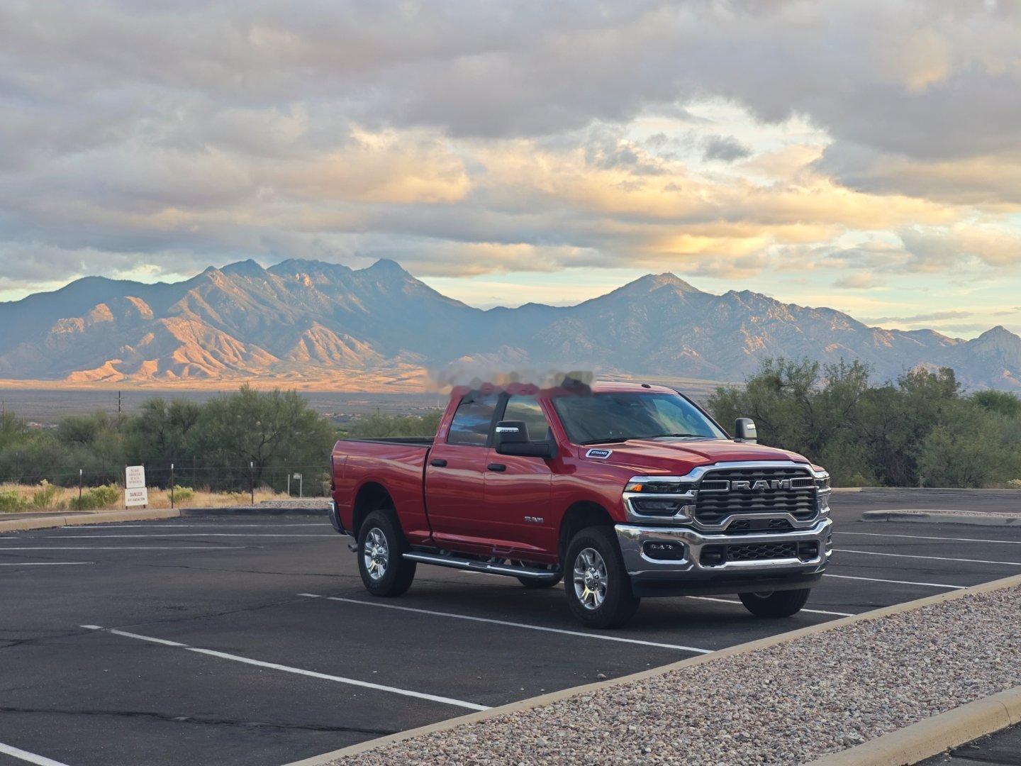 仅存的HEMI V8新车，大公羊长角号，RAM BIGHORN  